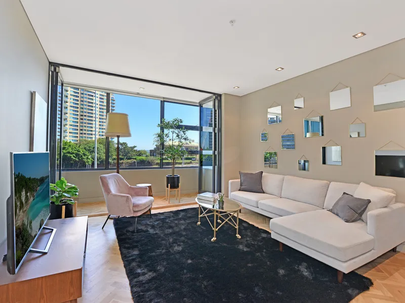 Luxury two level apartment in Stamford Residences | Fully Furnished