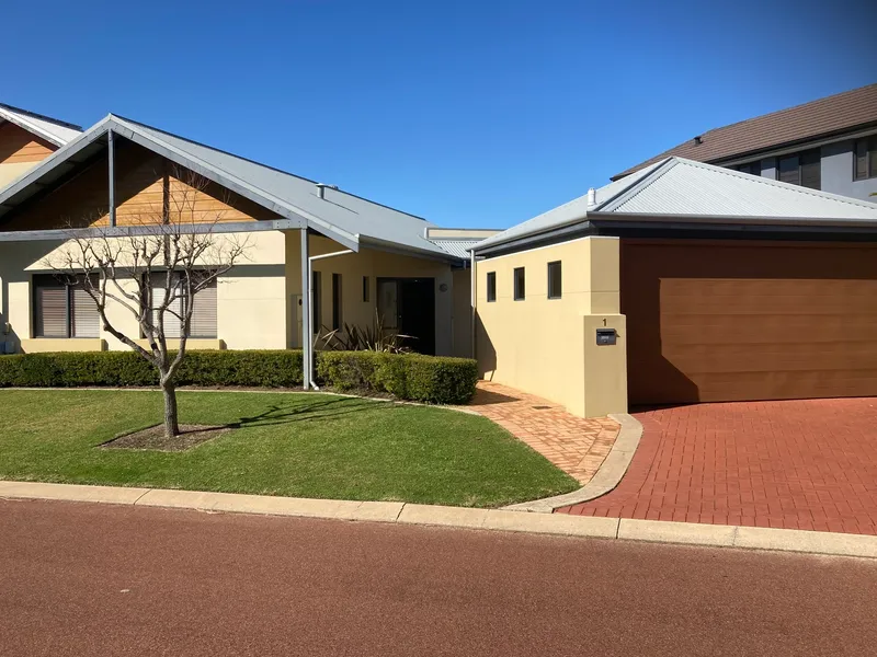 Canal views partly furnished – CONTACT JUDY 9534 0027