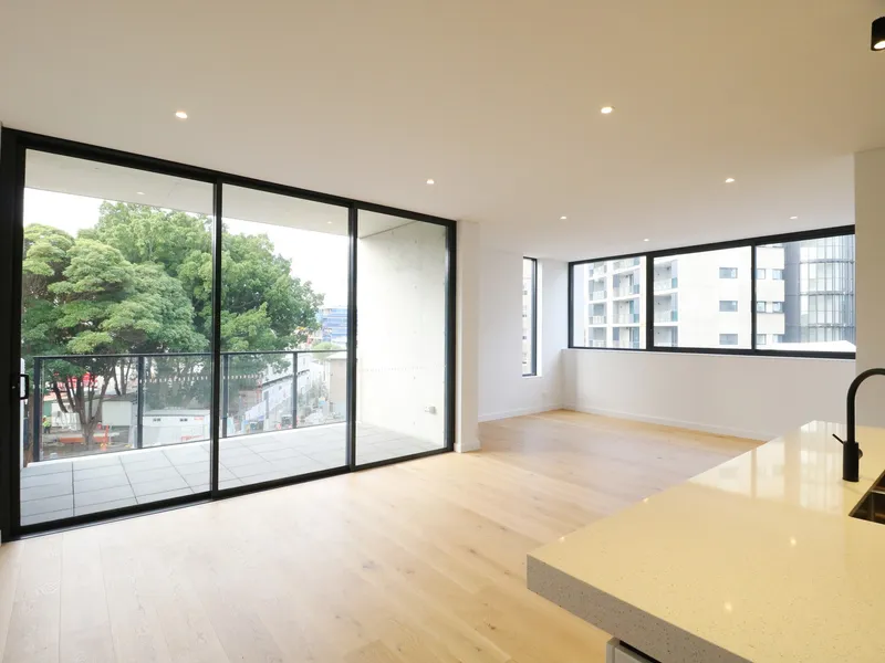 Near New 2 bedroom + Study