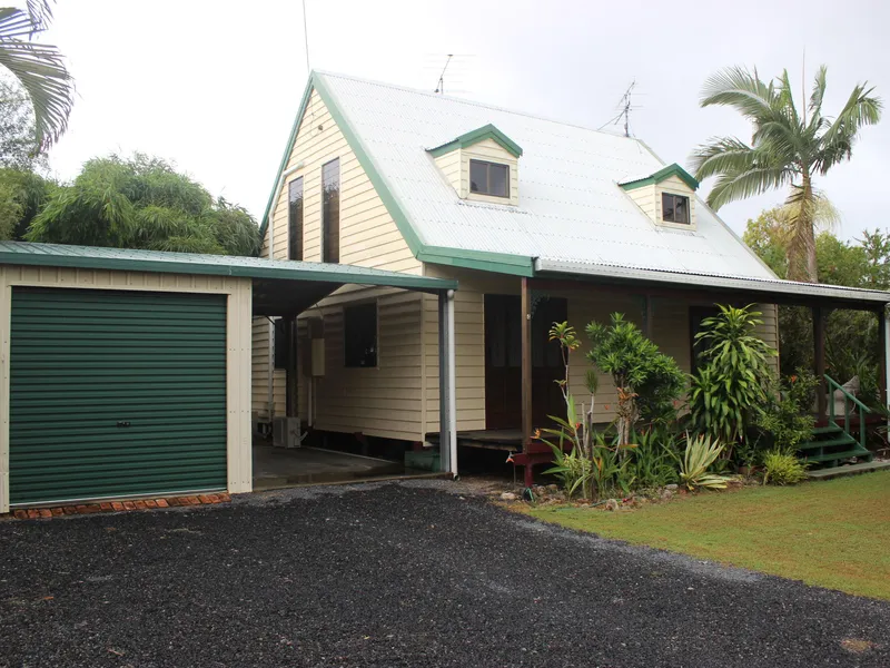 Beach side... Discover Life in Tranquil Cardwell