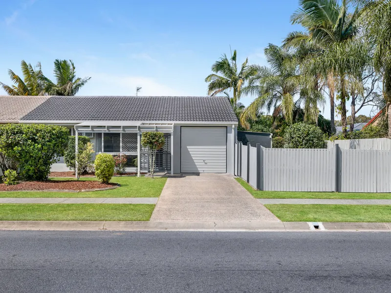 RENOVATED DUPLEX – READY TO MOVE IN!