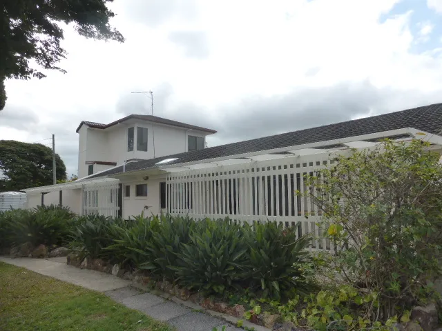 Fantastic rustic family home with separate large office - Panoramic Views - Located only minutes to Mudgeeraba