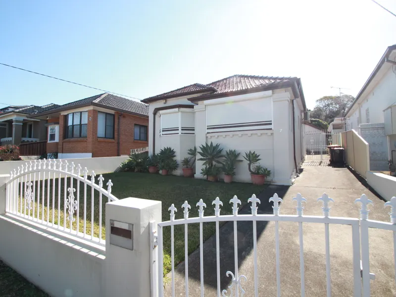 Family home close to school