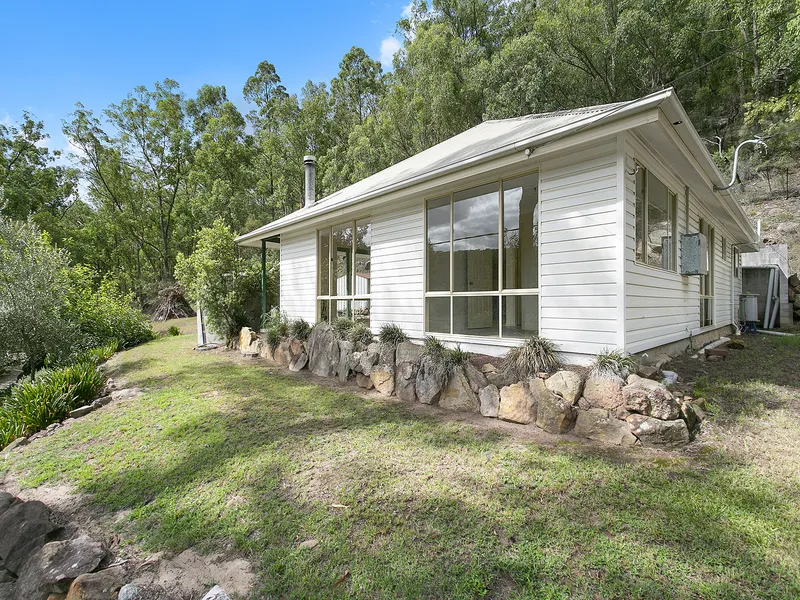 St Albans Acreage Retreat moments to the Village