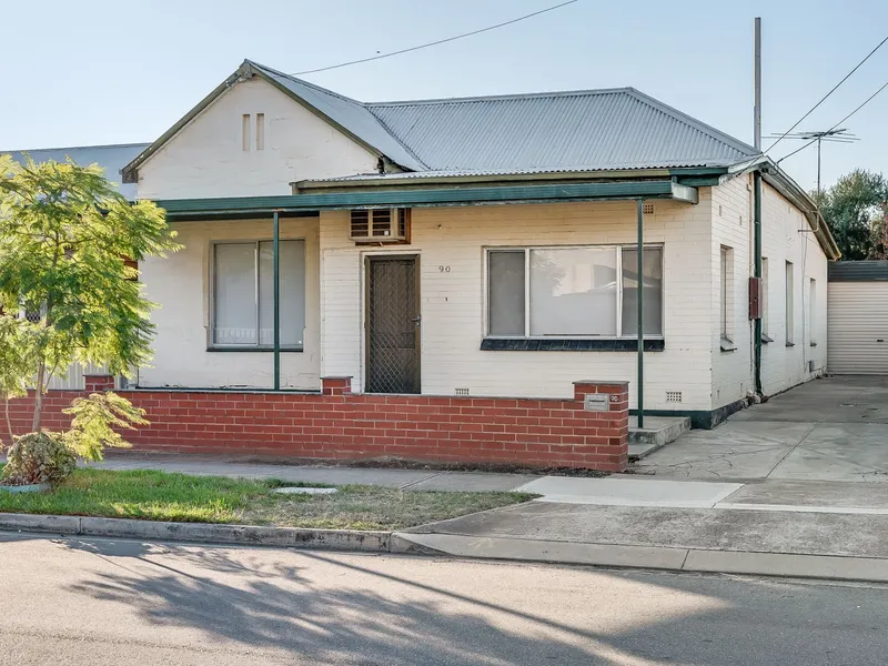 Attention : Renovators - Astute Investors - Home Buyers - Auction Saturday 14th May 2022 @ 3.00 pm ( on site )