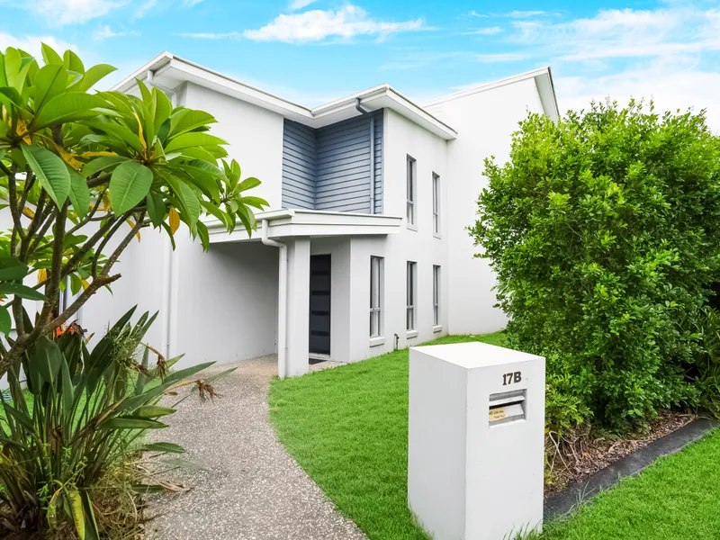 Contemporary Duplex Retreat in Tranquil Cul-de-Sac Setting