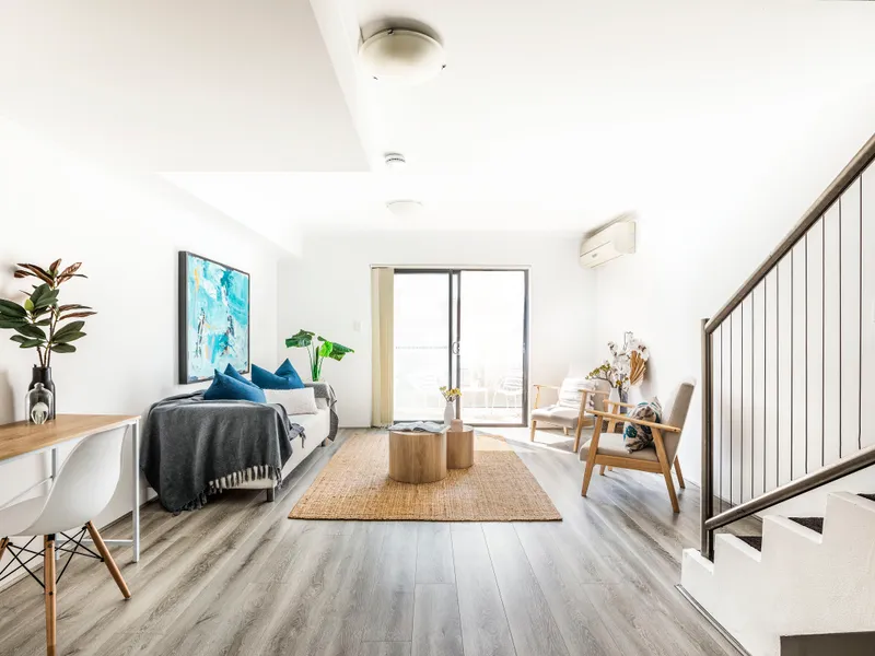 Oversized & quiet two-bedroom apt