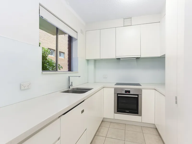 Beautifully Renovated Apartment - New Carpet & Freshly Painted throughout 