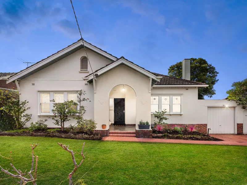 Period beauty in leafy pocket