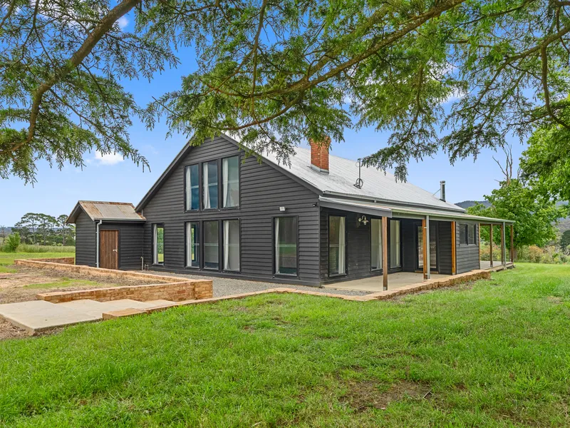 Stunning Country Home!