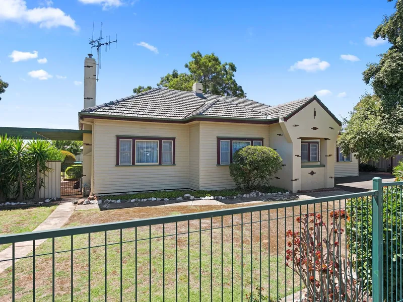 CHARMING OLDER STYLE HOME WITH MODERN AMENITIES