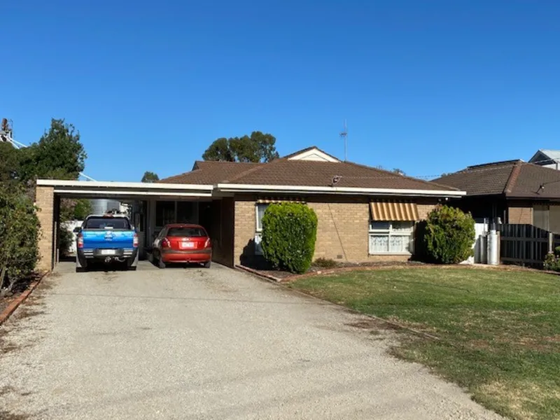 Only a few minutes walk to Murray River