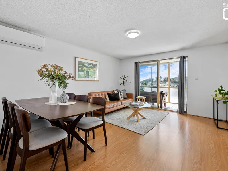 Spacious trendy inner-city apartment