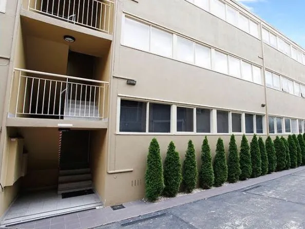 SPACIOUS ONE BEDROOM, OPEN PLAN APARTMENT!