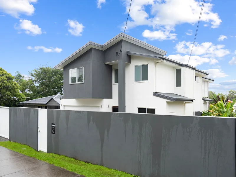 MODERN - FAMILY HOME