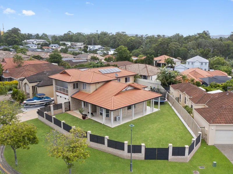 Family Entertainer with room for Boats or Vans