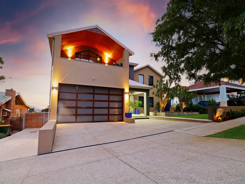 UNDER OFFER BY ROB DRUITT!