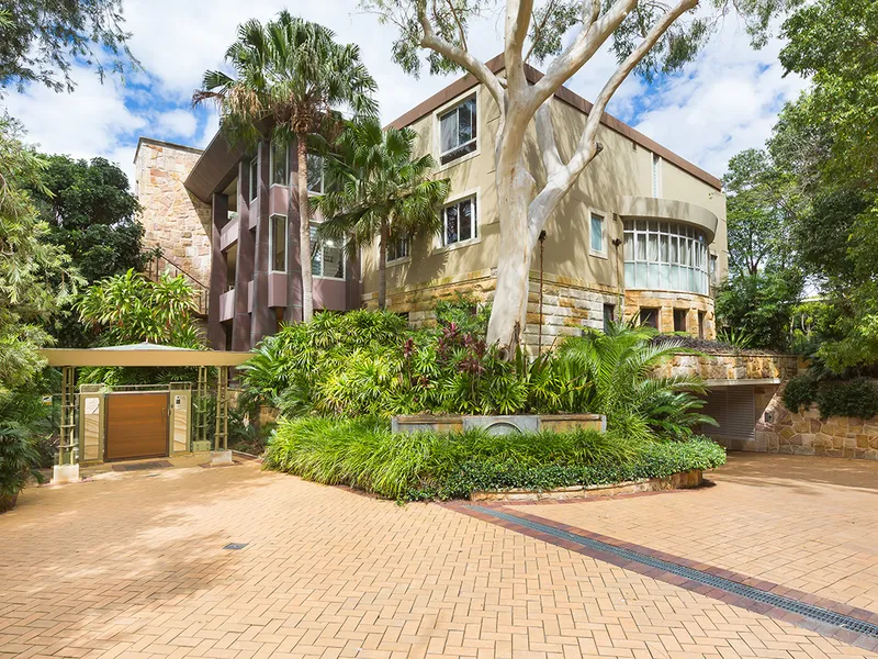 TARA PENTHOUSE - LUXURY OVER TWO LEVELS