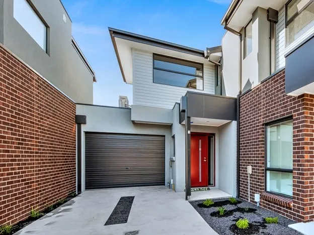 2 BEDROOM TOWNHOUSE!!