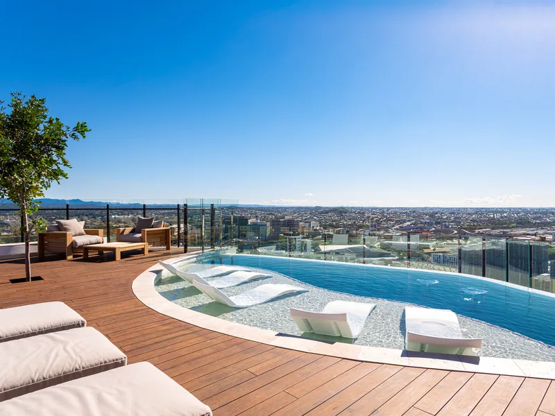 Nearly New Convenient Located - High Level w/ View 2 Bed