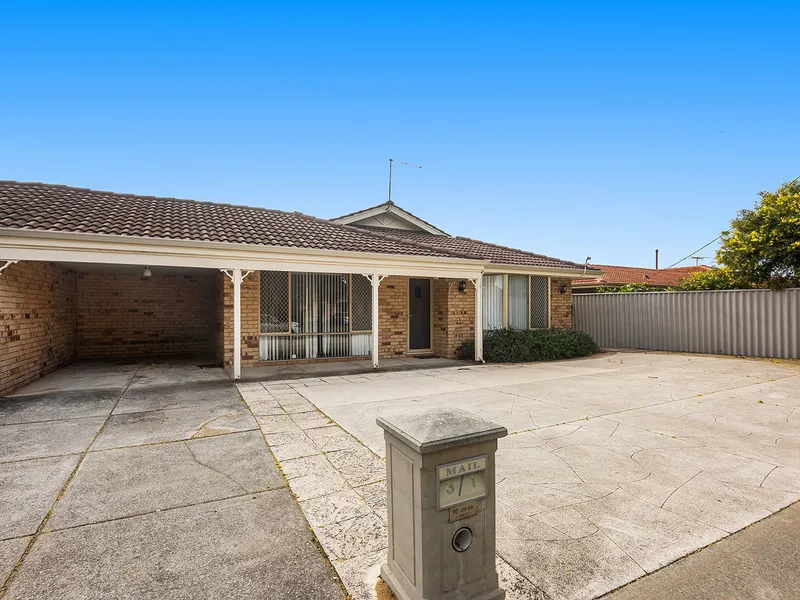 Brilliant downsizer facing McGregor Road, opposite park. Just listed. Open Saturday and Sunday 1.30 – 2.30pm