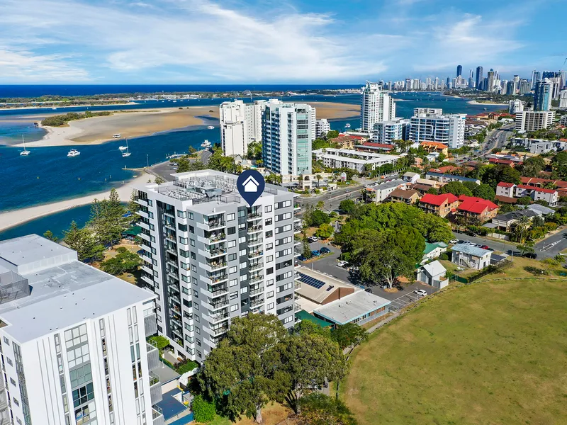 PENTHOUSE LIVING WITHOUT THE PRICE TAG - Top Floor, Hinterland Views, Awesome Location