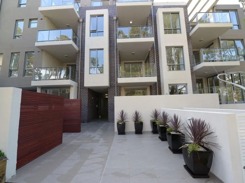 Modern lovely 1 Bedroom Apartment with secure parking + Storage.