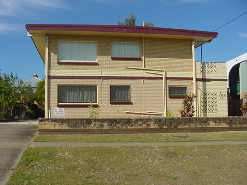 PERFECTLY LOCATED SHORNCLIFFE UNIT - AVAIL NOW