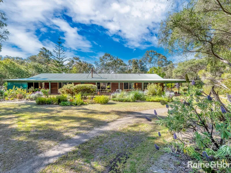 Homely and Secluded Lifestyle on 5.1 Acres