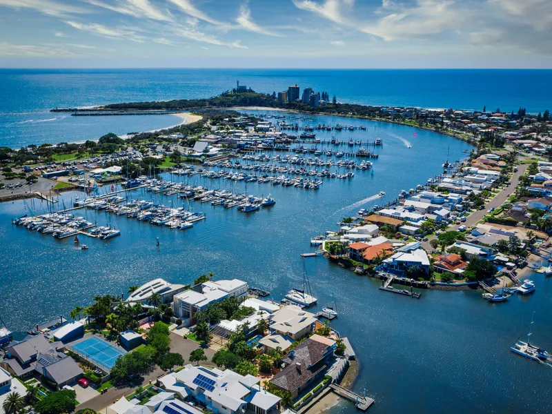 WORLD-CLASS POSITION AND HARBOUR VIEWS-AN ABSOLUTE RARITY