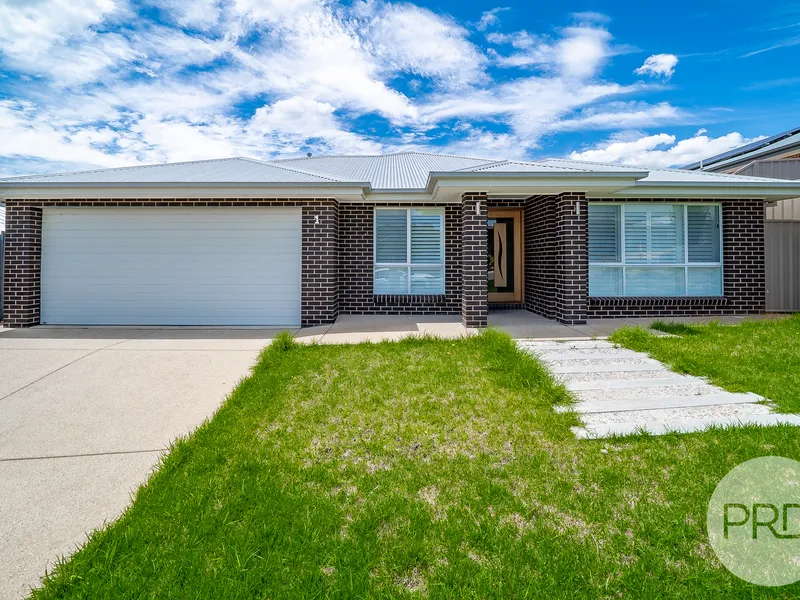 Executive Family Living In Lloyd