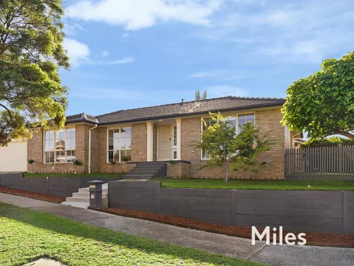 TASTEFULLY RENOVATED FAMILY HOME!