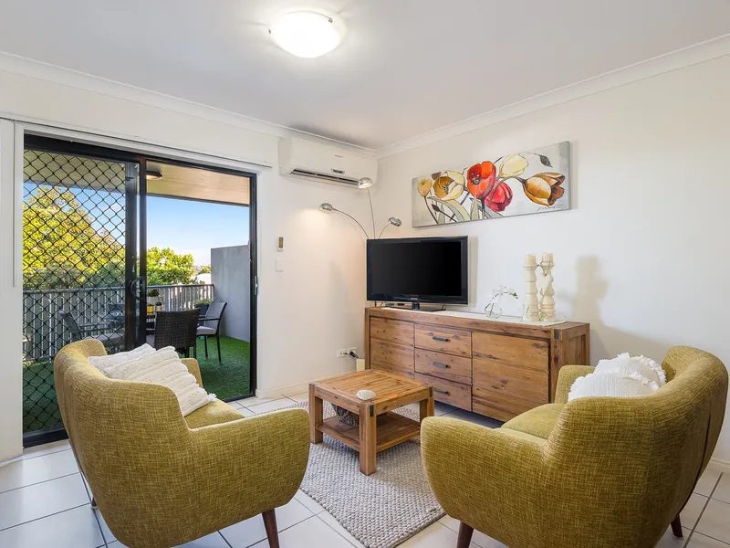 APARTMENT HOME – Top Floor With Panoramic Views