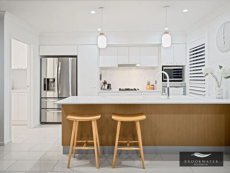 Boutique Direct Golf Front Living!  