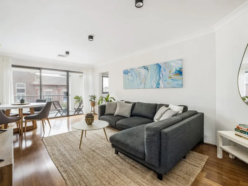 Urban apartment in ultra-convenient locale