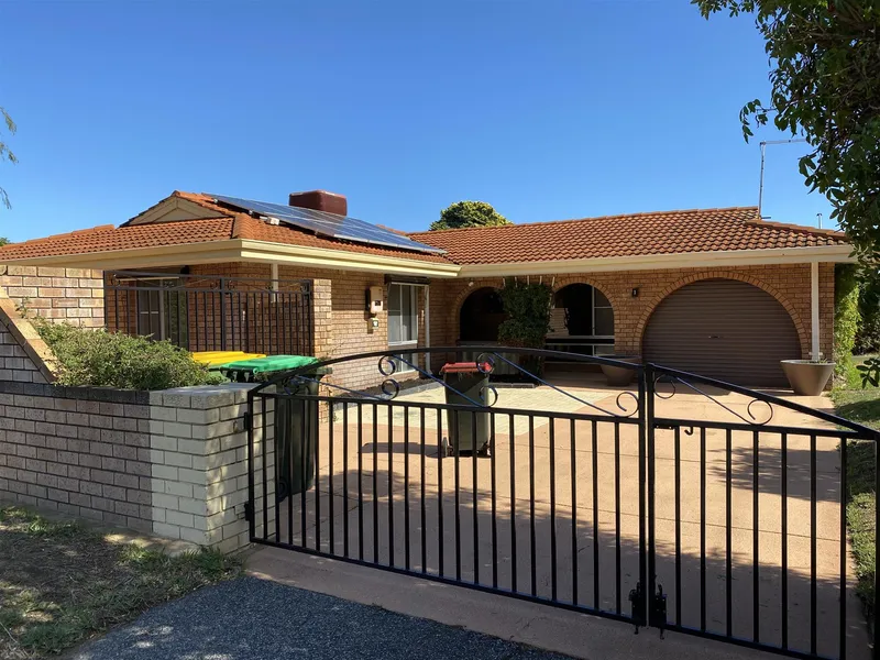 3 x 1 with option of 4th bedroom plus activity/study & workshop!!