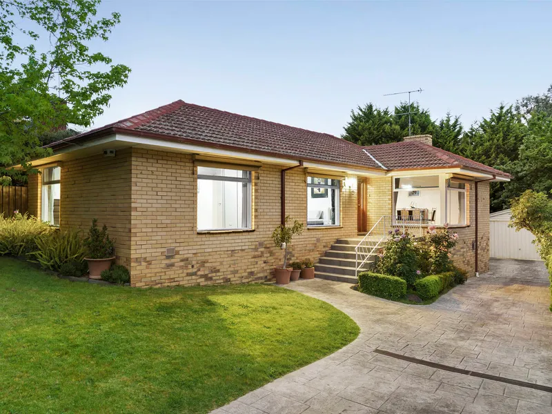 A mid-century sanctuary with inspiring future options on 675m2 (approx.)