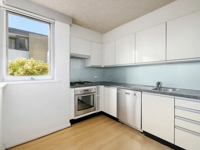 MOMENTS TO THE BEACH!