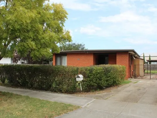 PERFECT FAMILY HOME IN SUNSHINE WEST