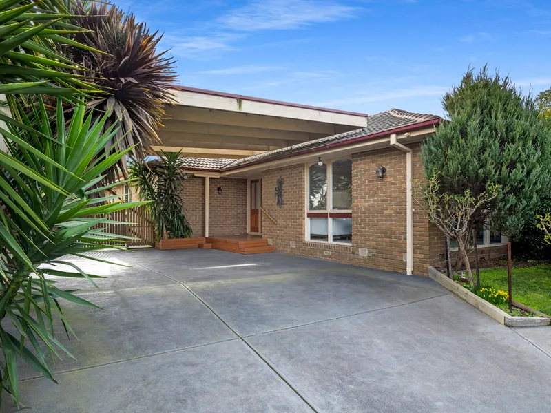 Spacious Beachside Family Abode