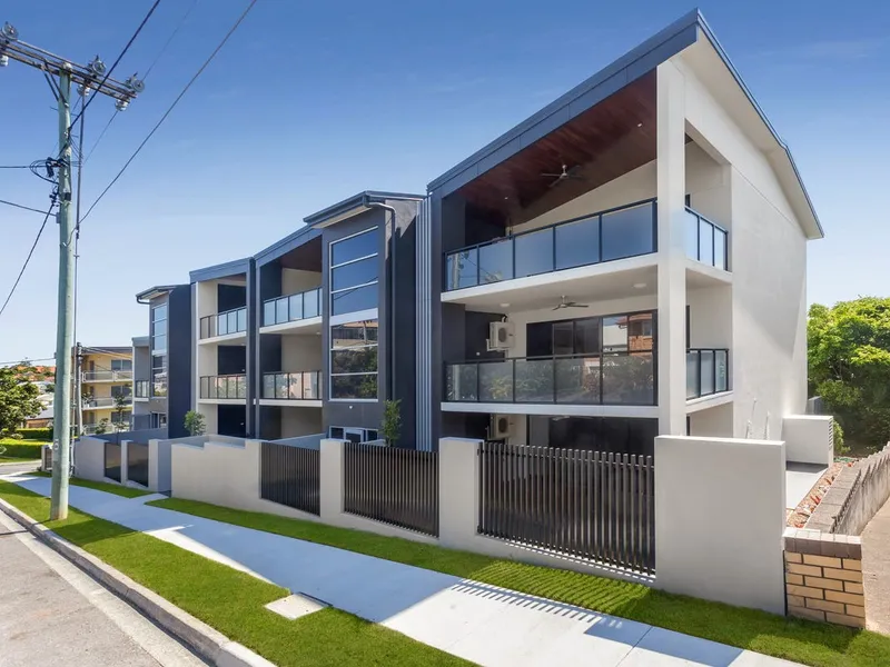 Luxurious Two Bedroom Unit with Courtyard in Brisbane's Most Desirable Suburb