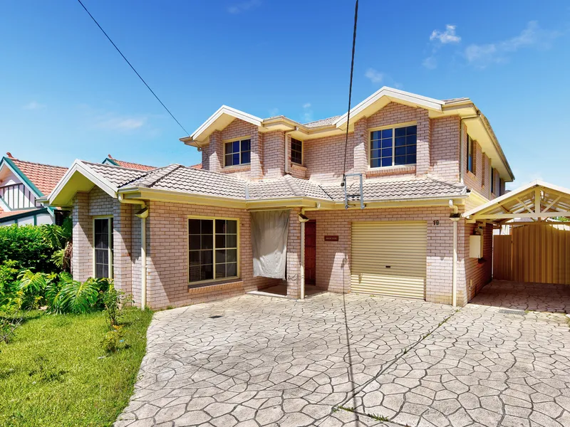 Prime Location | 5Beds 3Bath 2Carpark | Spacious and Immaculate |