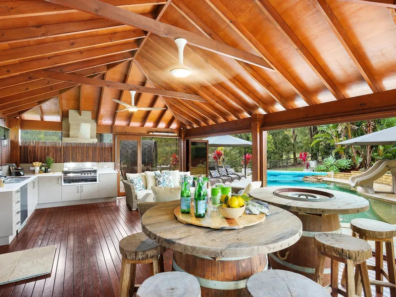 LUXURY COUNTRY ESTATE + HOME OFFICE/2ND DWELLING + HUGE SHED