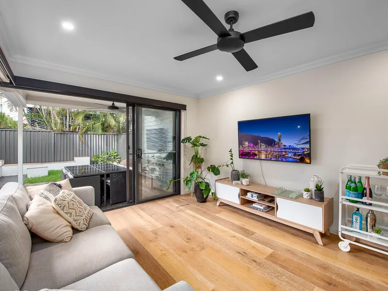 EXPANSIVE FLOOR PLAN JUST METRES FROM THE BEACH