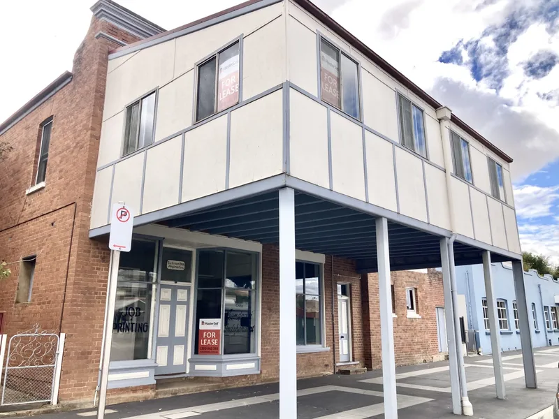 Historic Renovated Dual Shop Fronts with Undercover Outdoor Area - The Gundagai Independant Print Shop for over 100 Years.