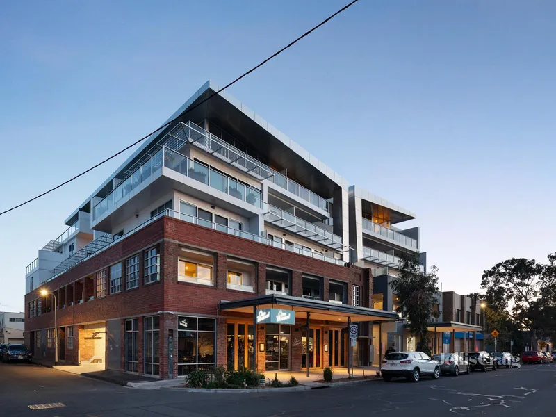 Spacious Residence in Central Brunswick Locale