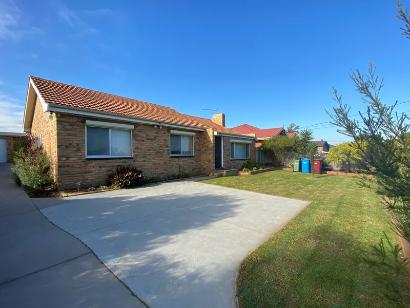 Schools, Shops, Parks and Freeways!