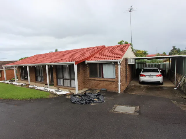 WOW! 3 - 4 BEDROOM VILLA ON 365SQM, LOW STRATA LEVIES, A MUST TO INSPECT