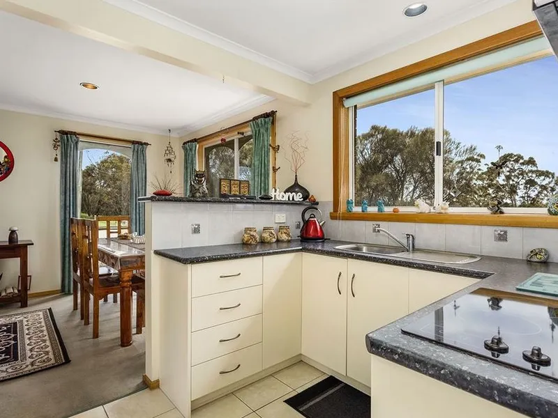 CALLING ALL INVESTORS - ALMOST 6 PERCENT RETURN - CURRENTLY LEASED AT $355 PER WEEK UNTIL DECEMBER 2021 !!!