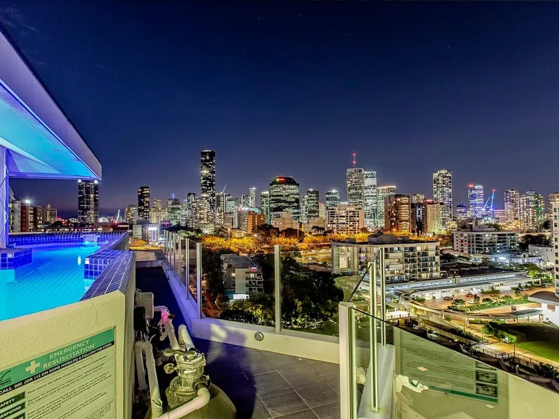 PENTHOUSE in Millennium Towers with Private Balcony Pool